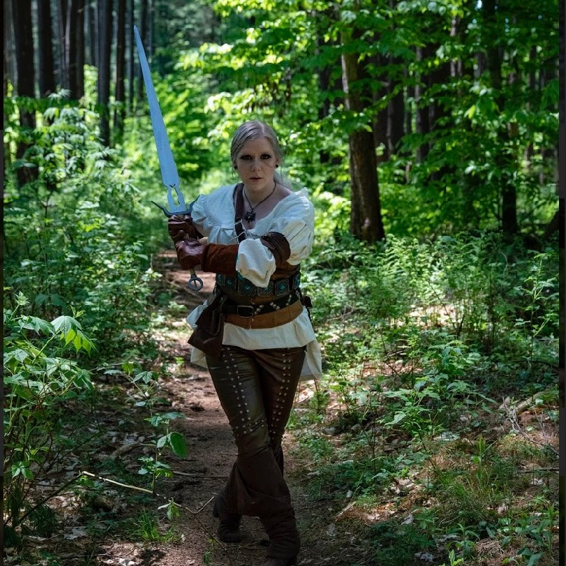 Woman in medieval hunting clothes