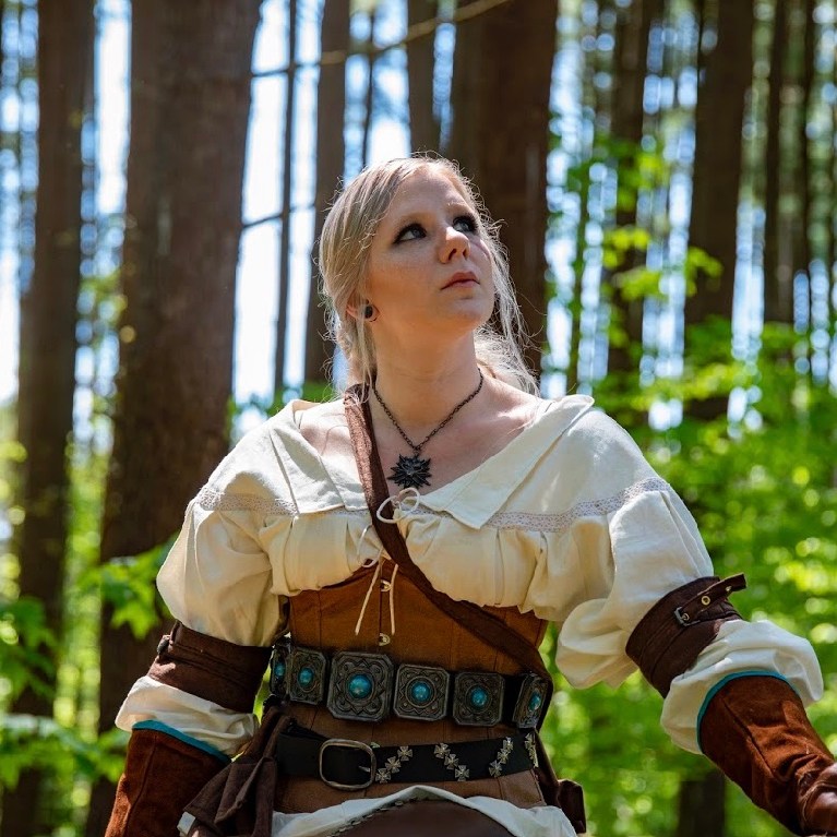 Woman in medieval hunting clothes