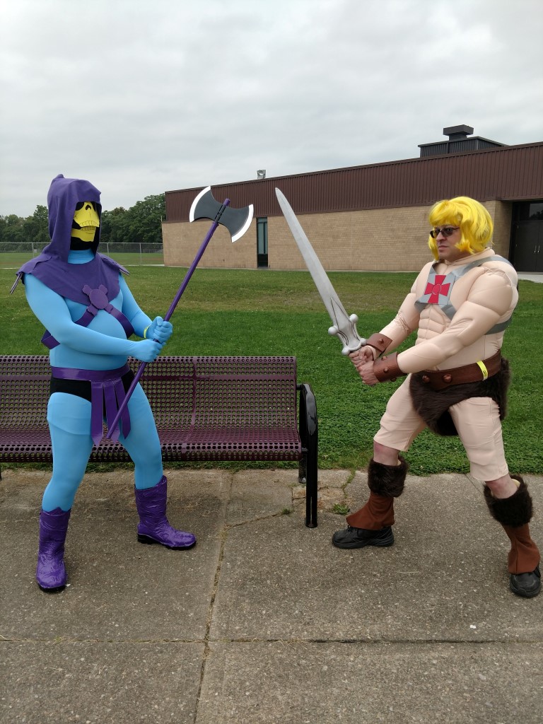 Cosplayer dressed as cartoonish-looking He-man and Skeletor