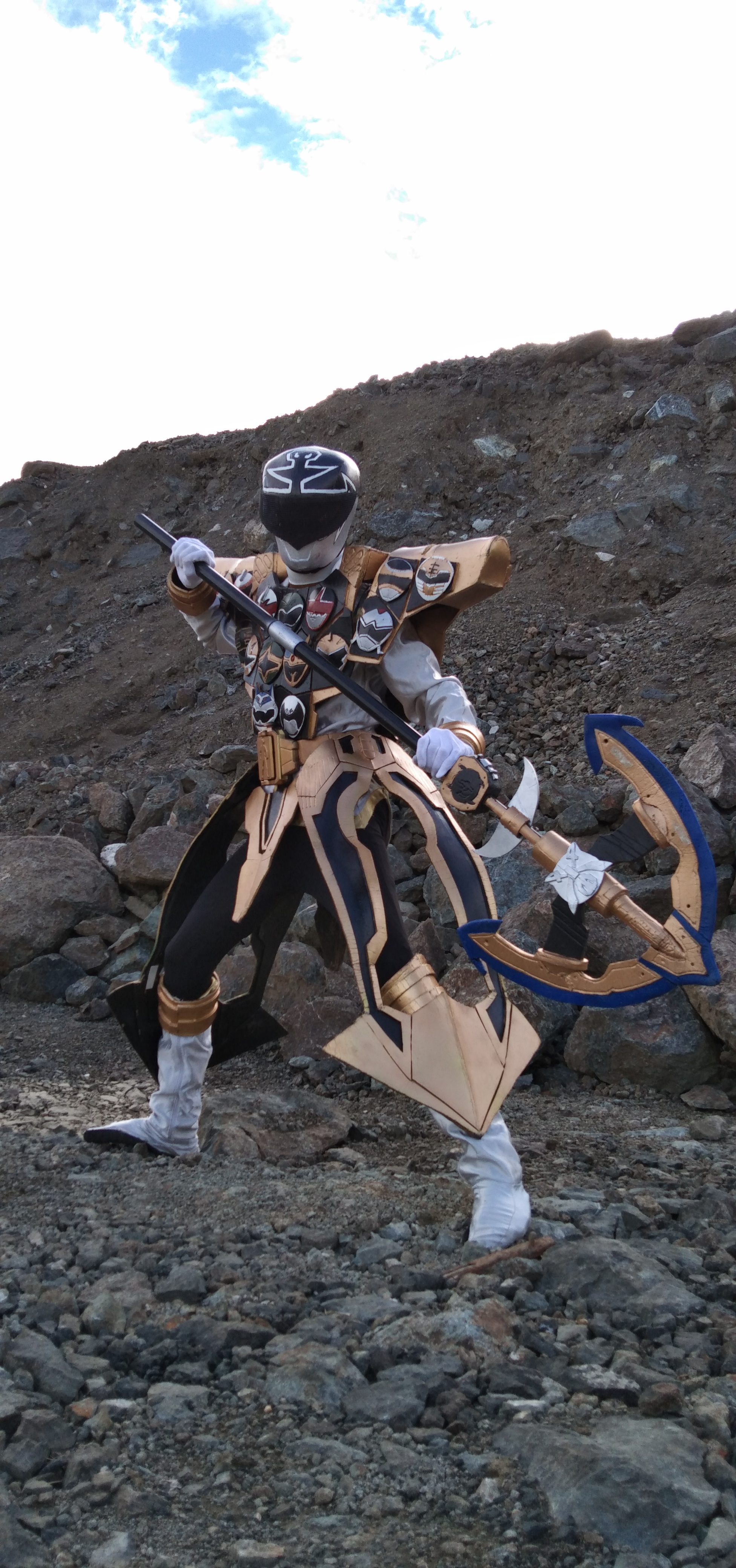 Cosplayer in white and gold, with staff